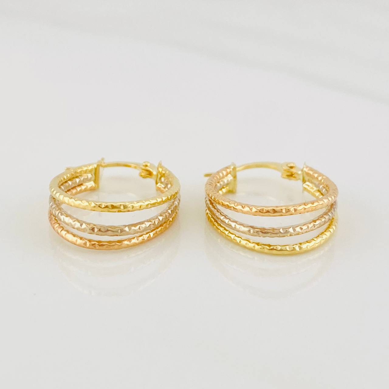 Hoop Earrings Daki Oval 1.8g / 1 in Three Golds 18K
