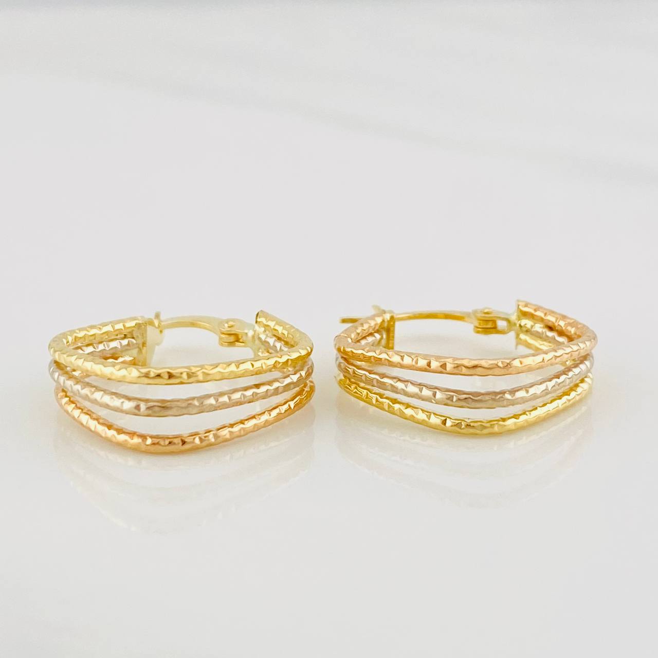 Hoop Earrings Rhombus 1.7g / 3/4 in Three Golds 18K