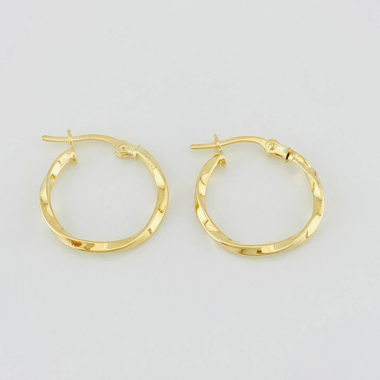Candongas Tata 1g / 3/4 in Oro Amarillo 18K