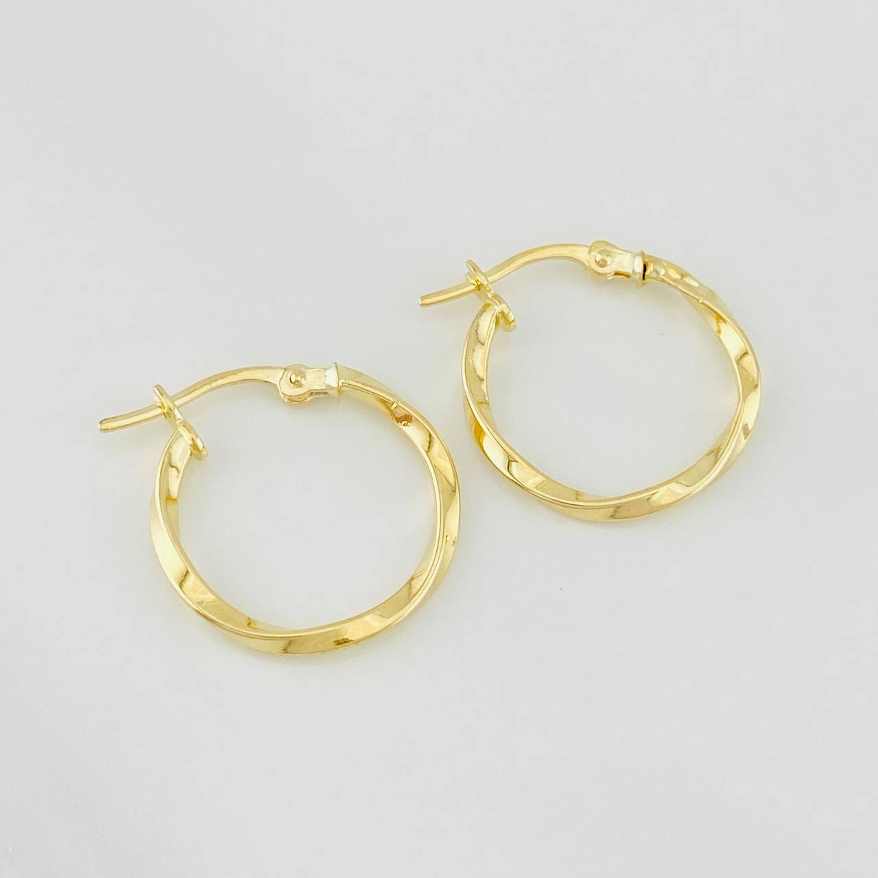 Candongas Tata 1g / 3/4 in Oro Amarillo 18K