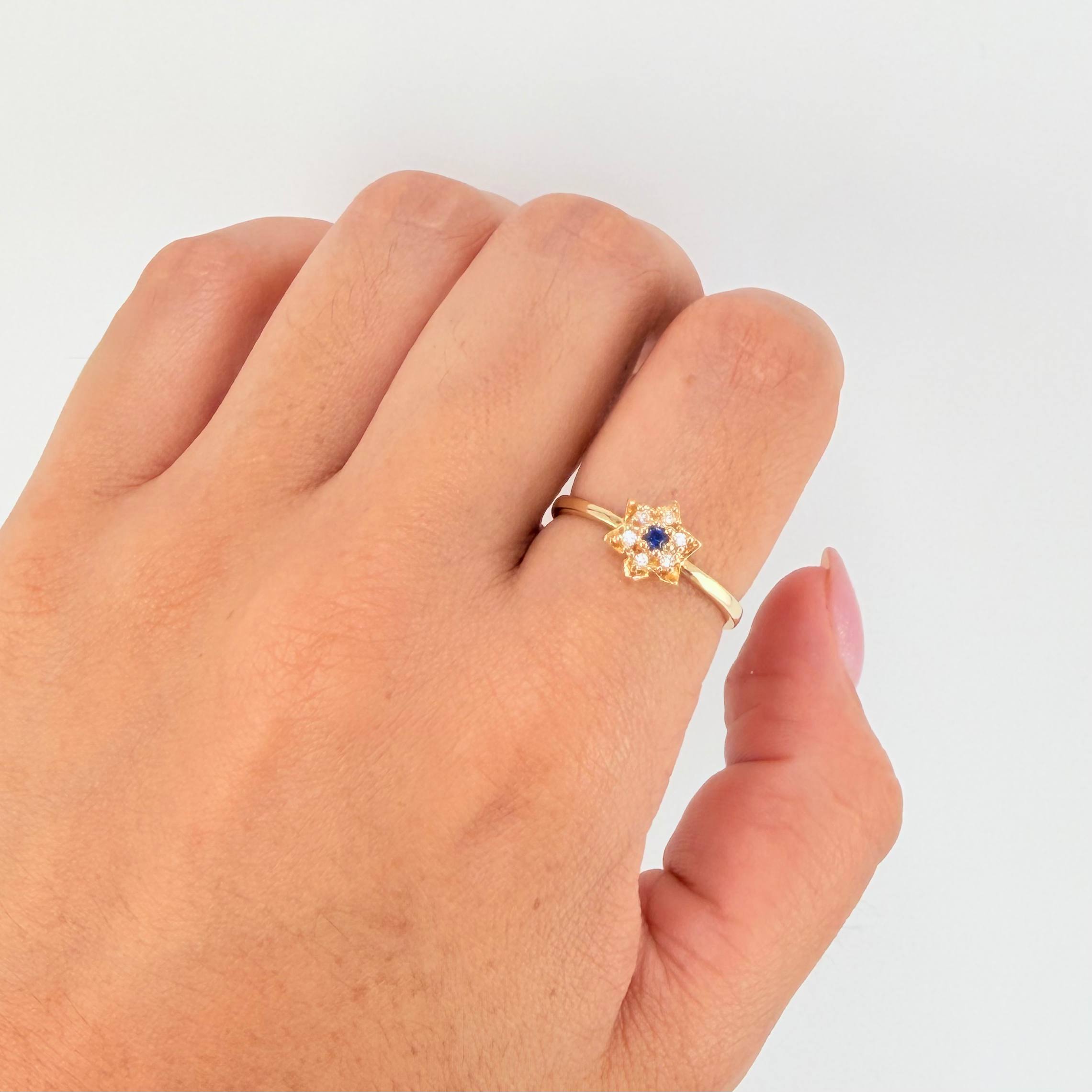 Anillo Flor 2.15gr / 7 3 /4 / Oro Amarillo 18K