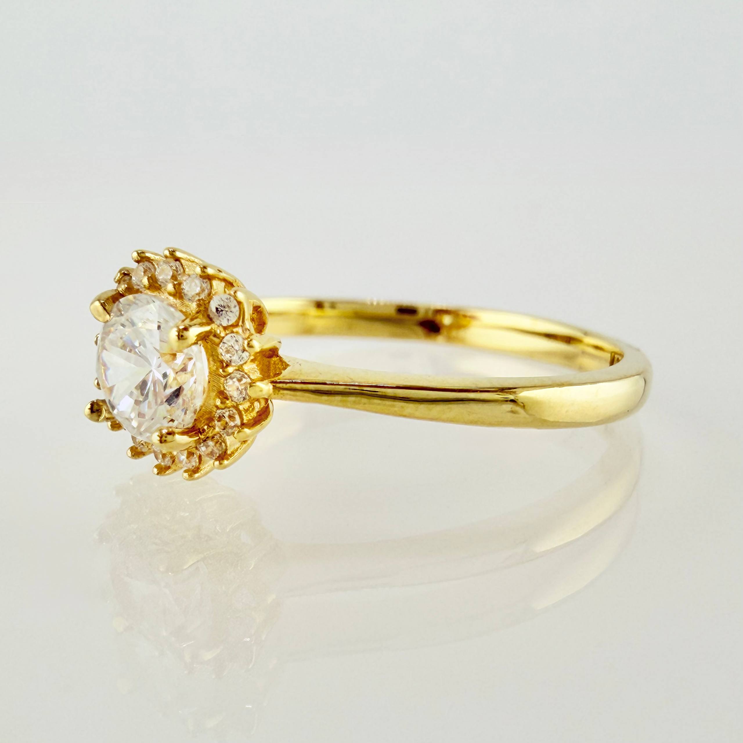 Anillo Solitario Flor Tupida 2.6gr / T7 1/4 / Oro Amarillo 18K