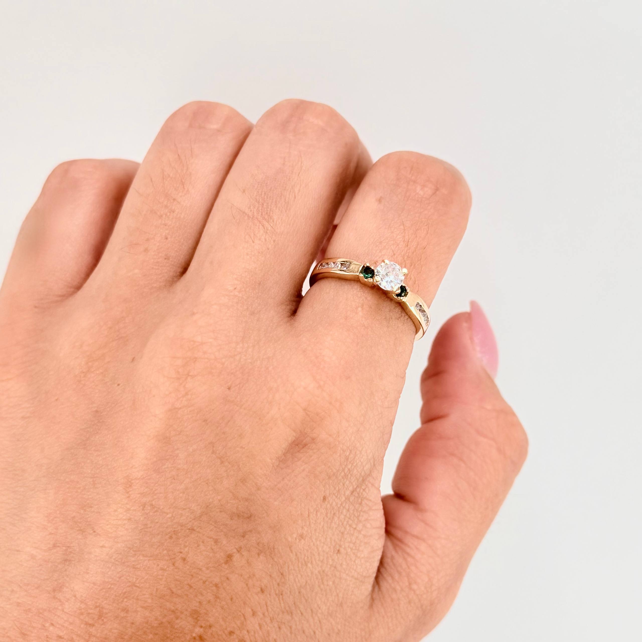 Anillo Solitario  2.95gr / T7 1/2 / Oro Amarillo 18K