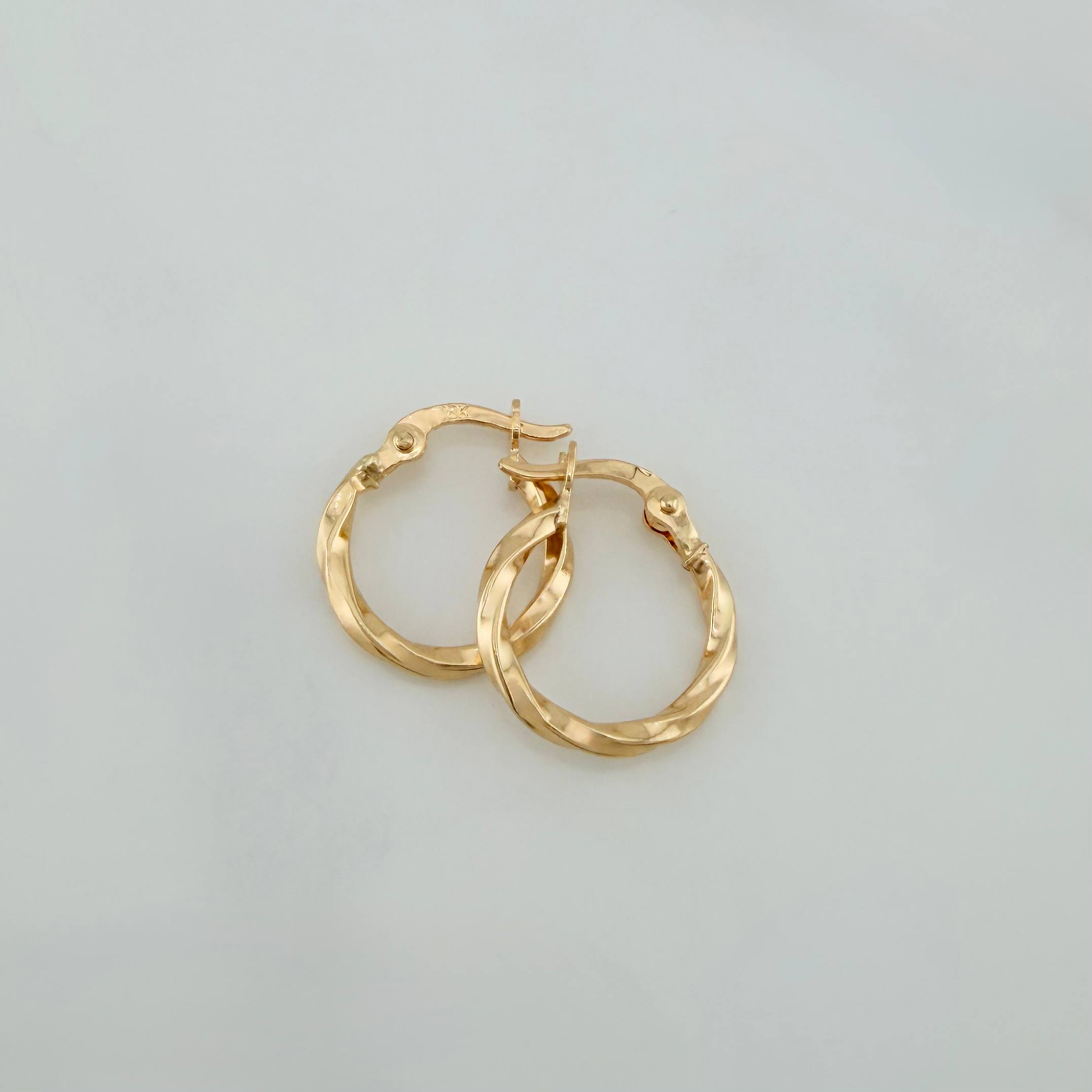 Candongas Kari 0.9 g / 1/2 in Oro Amarillo 18K