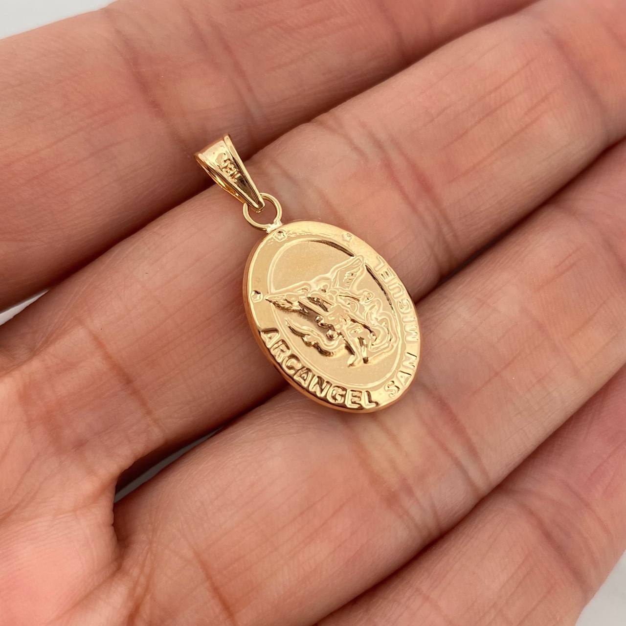 Pendant Saint Michael the Archangel 1.2g / 1 in 18K Yellow Gold