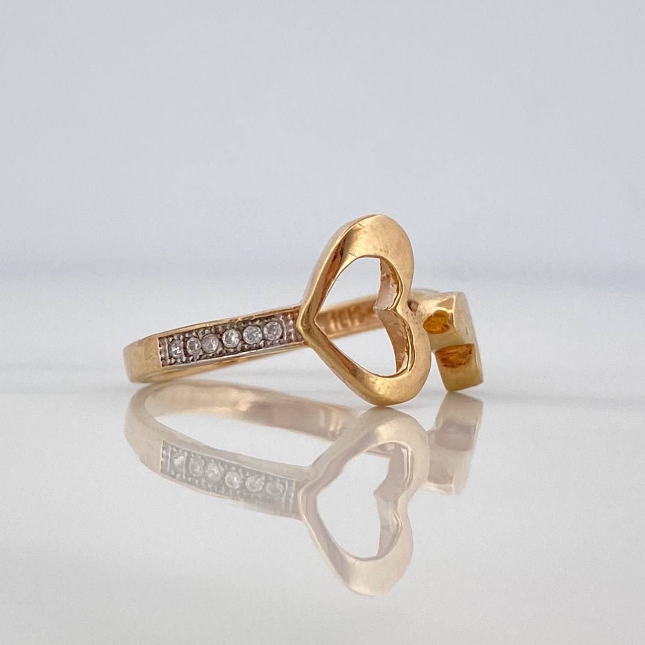 Anillo Doble Corazon 2.05gr / T6 / Dos Oros Amarillo Blanco 18K $