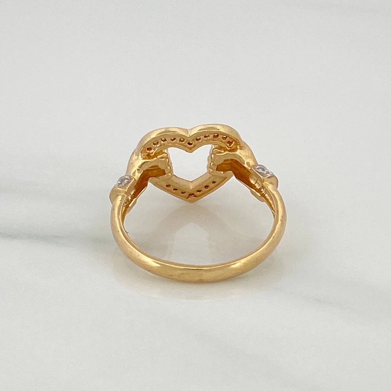 Anillo Manos Corazon 4.1gr / T7 1/2 / Dos Oros Amarillo Blanco 18K $
