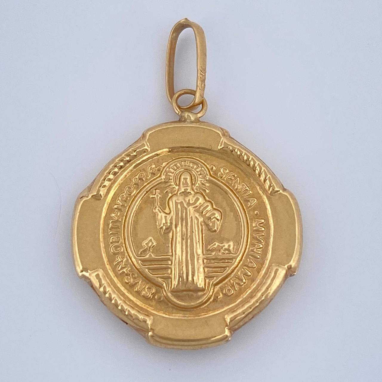 Dije San Benito 2.05gr / 1 1/4 in / Oro Amarillo 18K $