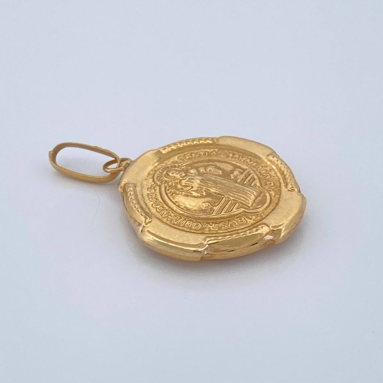 Dije San Benito 2.05gr / 1 1/4 in / Oro Amarillo 18K $