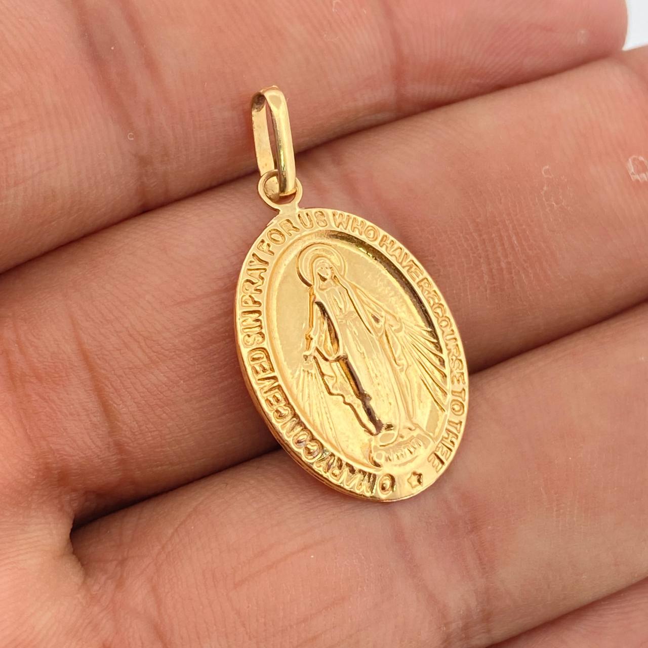 Dije Virgen Milagrosa 1.95gr / 1 1/4 in / Oro Amarillo 18K $