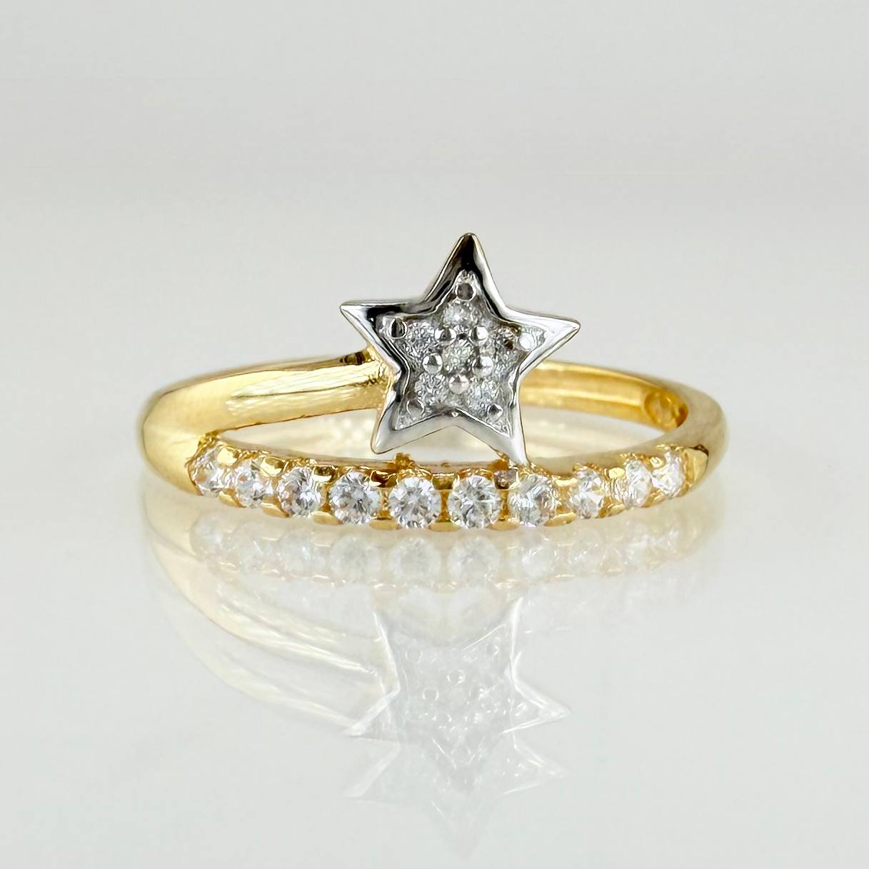 Anillo Estrella Fugaz 1.8gr / T6 1/4 / Oro Amarillo 18K ©