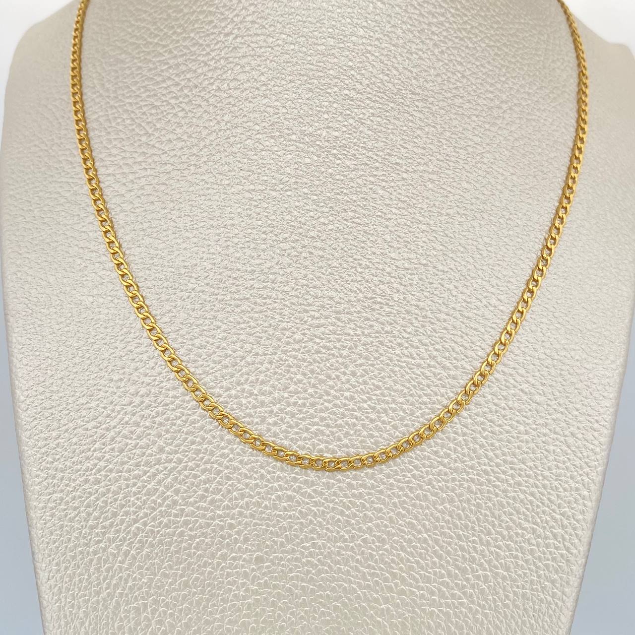 Cadena Cubana 2.6gr / 17 3/4 in / 2.46mm Oro Amarillo +1 18K %