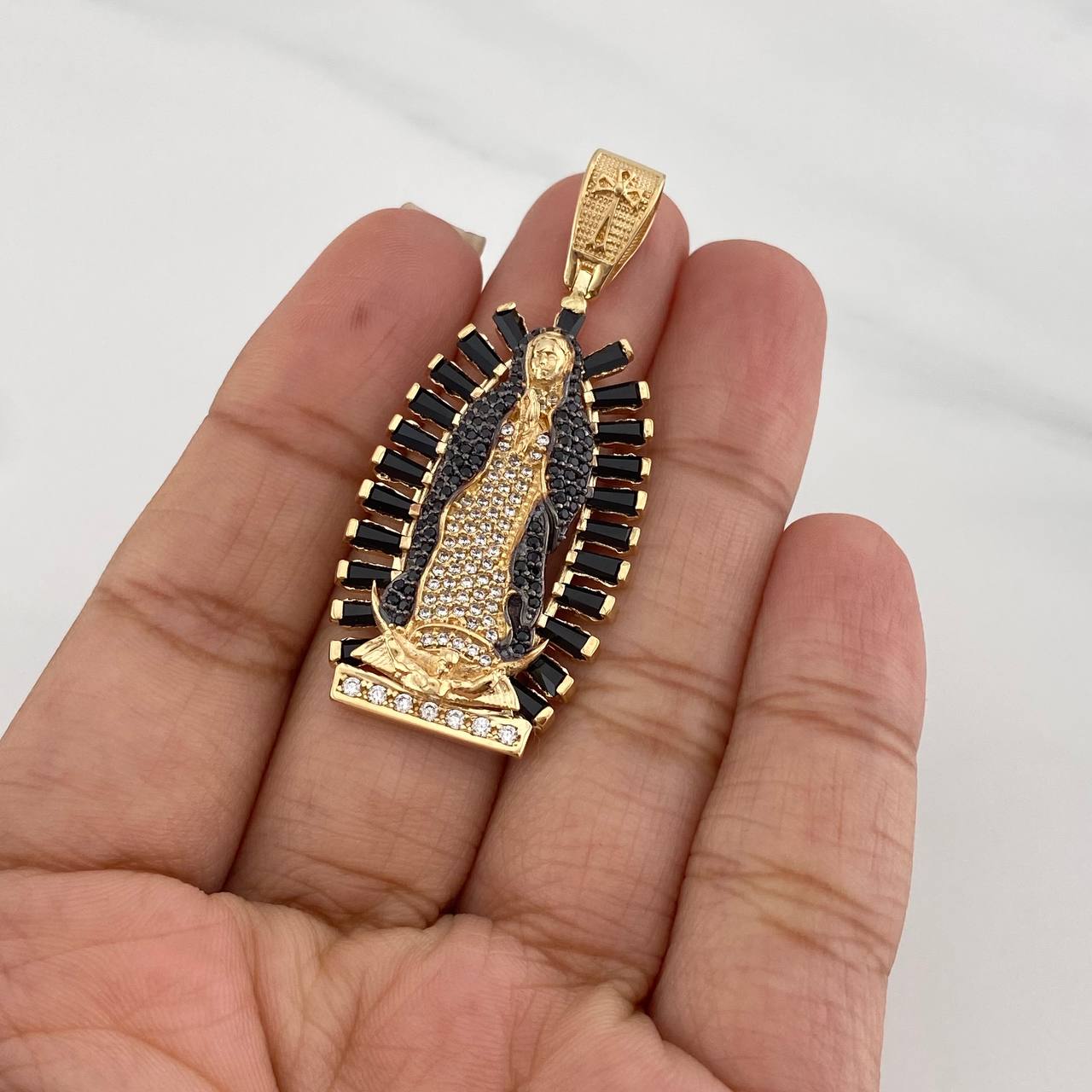 Dije Virgen de Guadalupe 10.35g / 2 in Dos Oros Negro Amarillo 18K