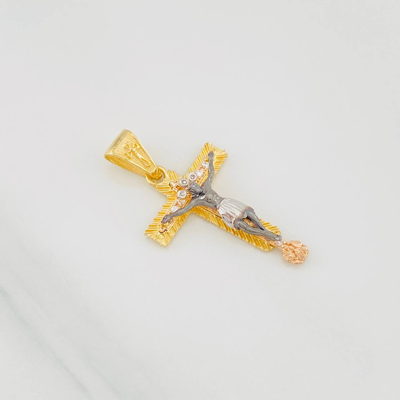 Christ Cross Pendant 3.2g / 1 1/2 in Tri-Color Gold 18K