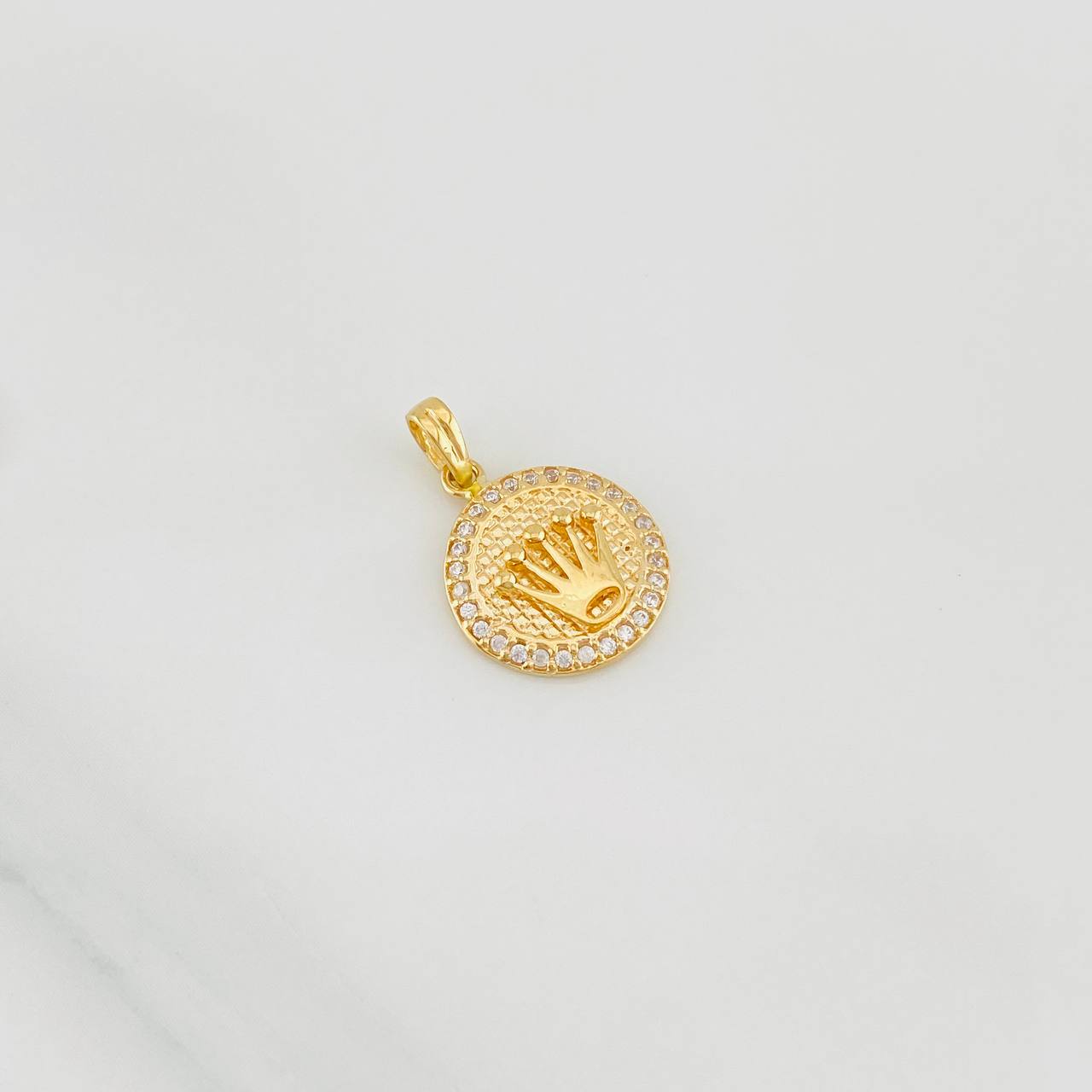 Dije Corona 2.55g / 3/4 in Oro Amarillo 18K