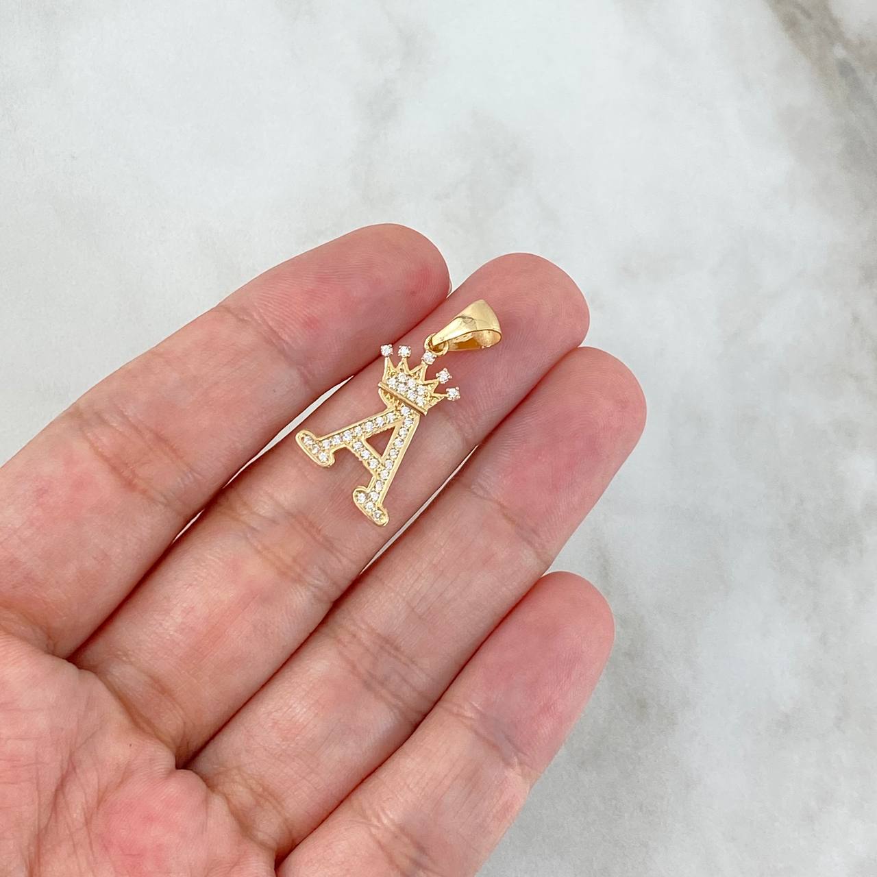 Dije Corona Letra A 1.85gr / 1 in / Oro Amarillo 18K