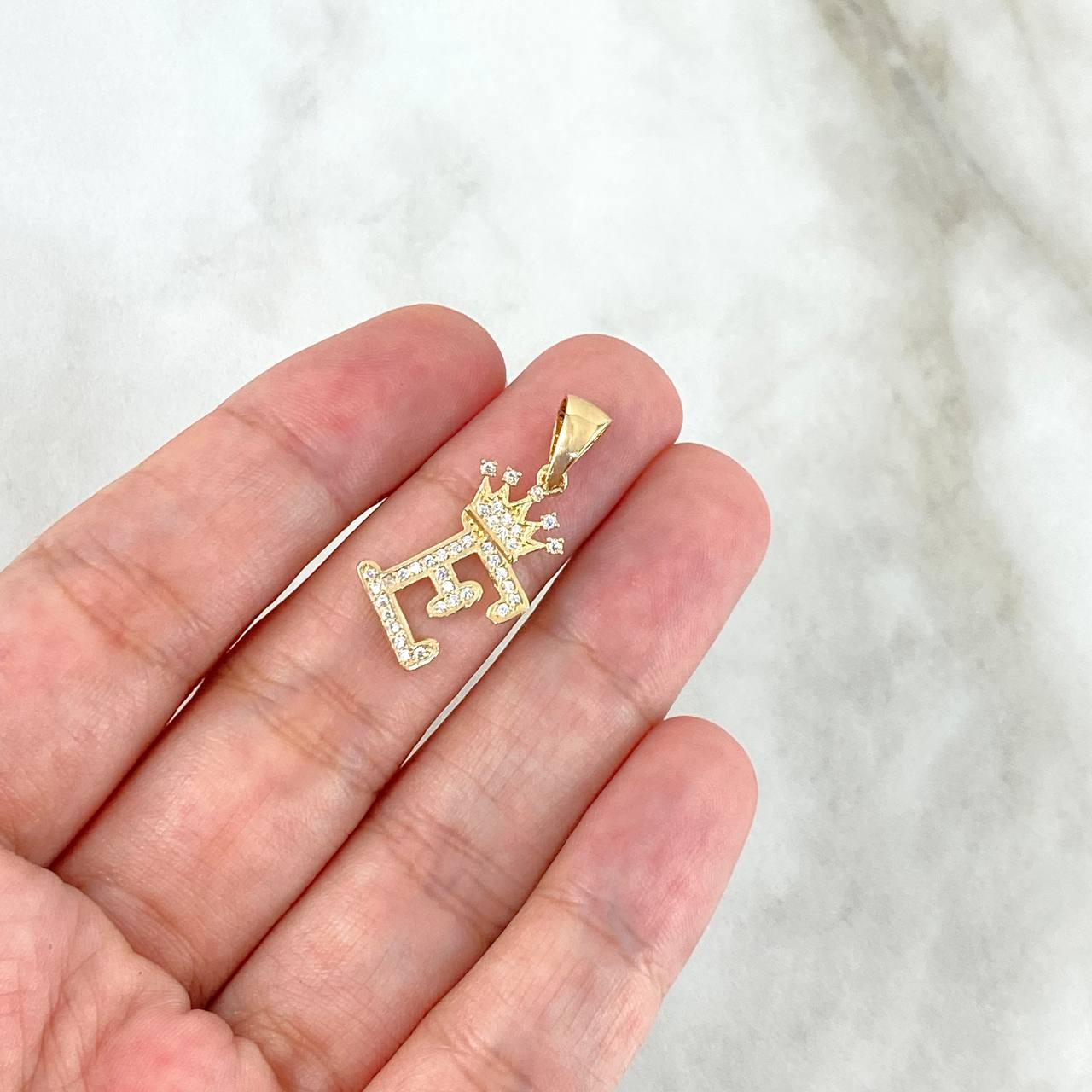 Pendant Crown Letter E 1.7gr / 1in / 18K Gold ©