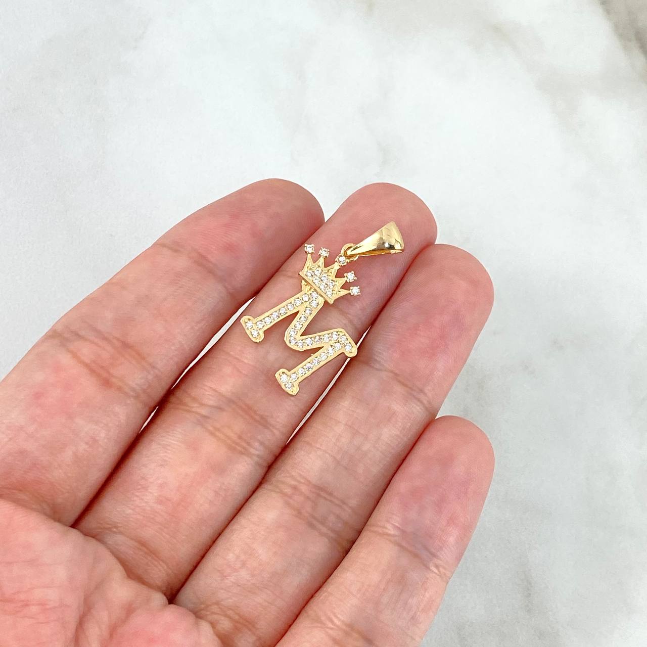 Dije Corona Letra M 1.95gr / 1 in / Oro Amarillo 18K