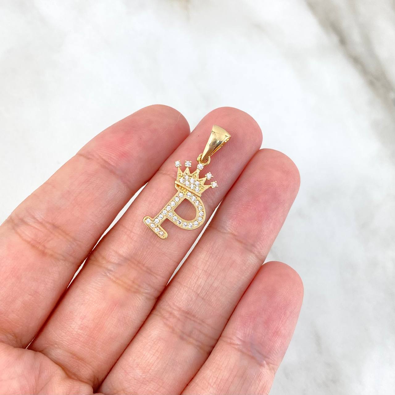 Letter P Crown Pendant 1.6gr / 2.5cm / 18K Gold *