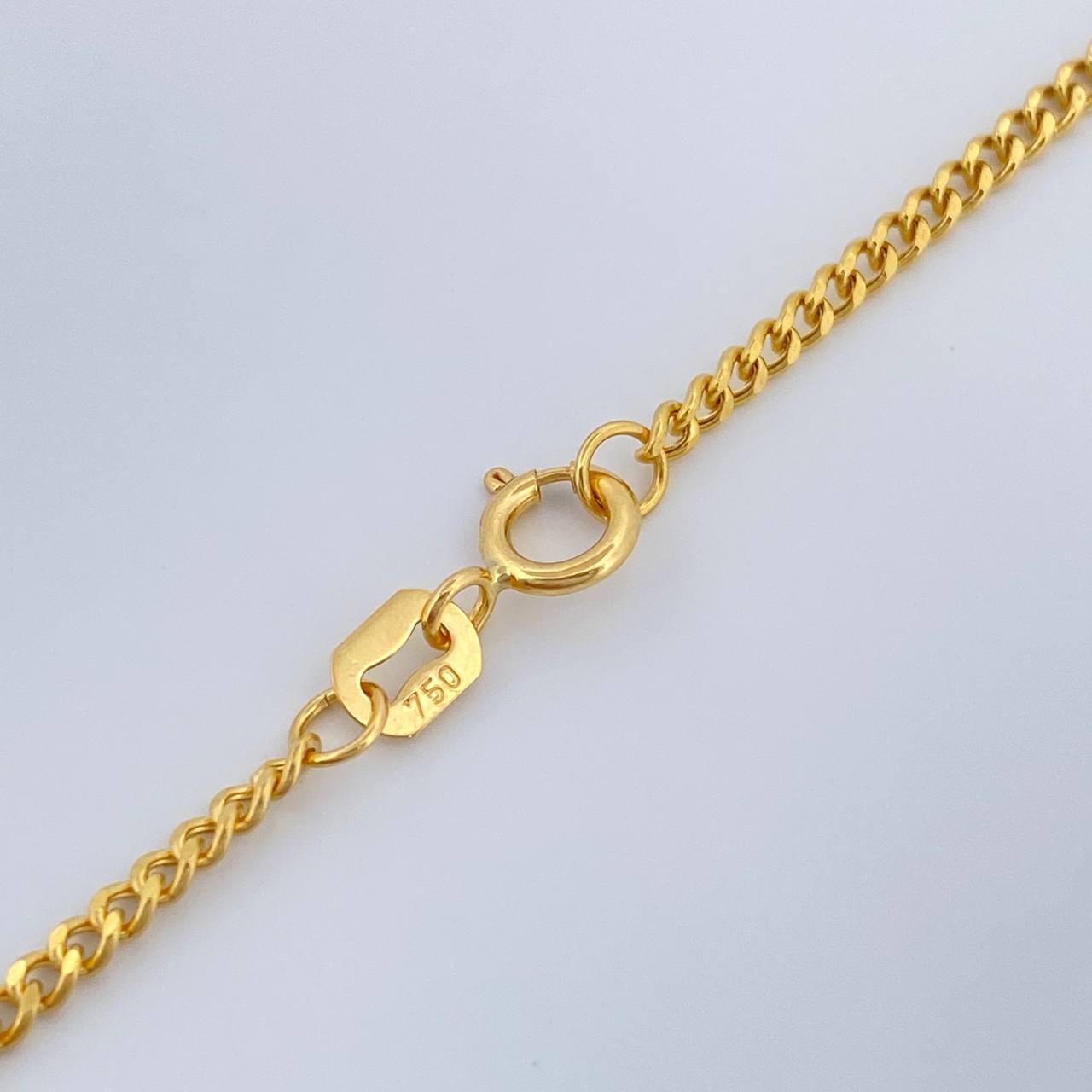 Cadena Cubana 2.95gr / 23 1/2 in / 1.5mm Oro Amarillo +1 18K &