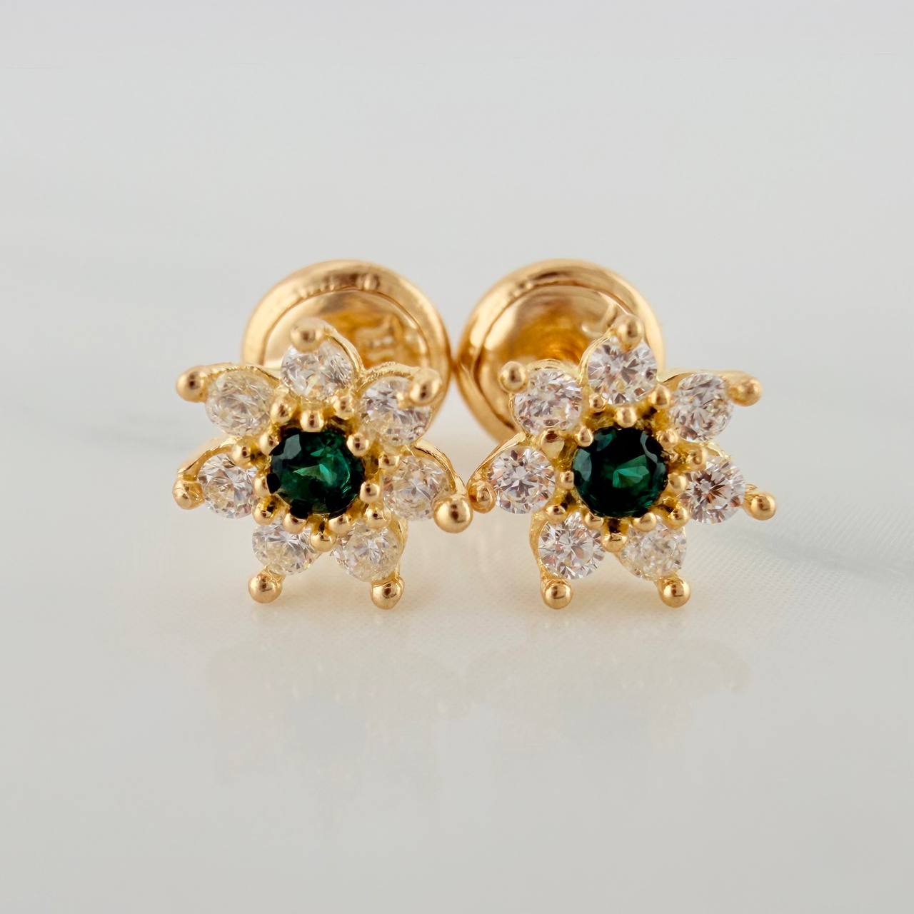 Topos Flor 0.95gr / 4mm Oro Amarillo 18K &