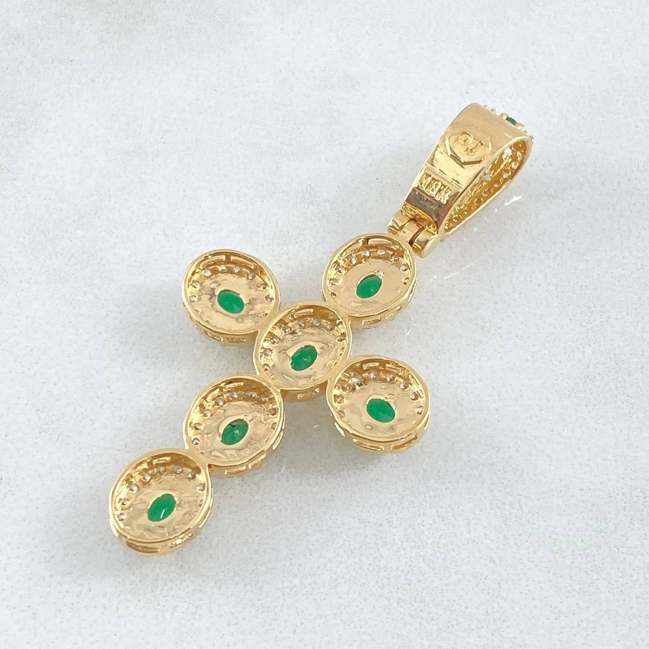 Dije Cruz Ovalo Tupido 5.4gr / 1 3/4 in / Oro Amarillo 18K