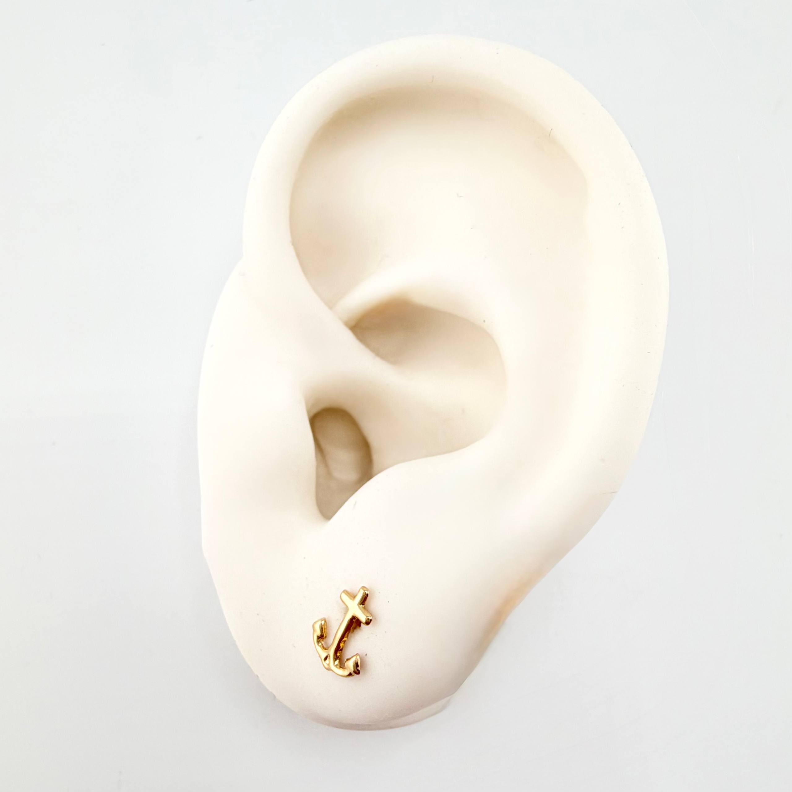 Anchor Stud Earrings 0.5gr / 7.8mm 18K Yellow Gold ©