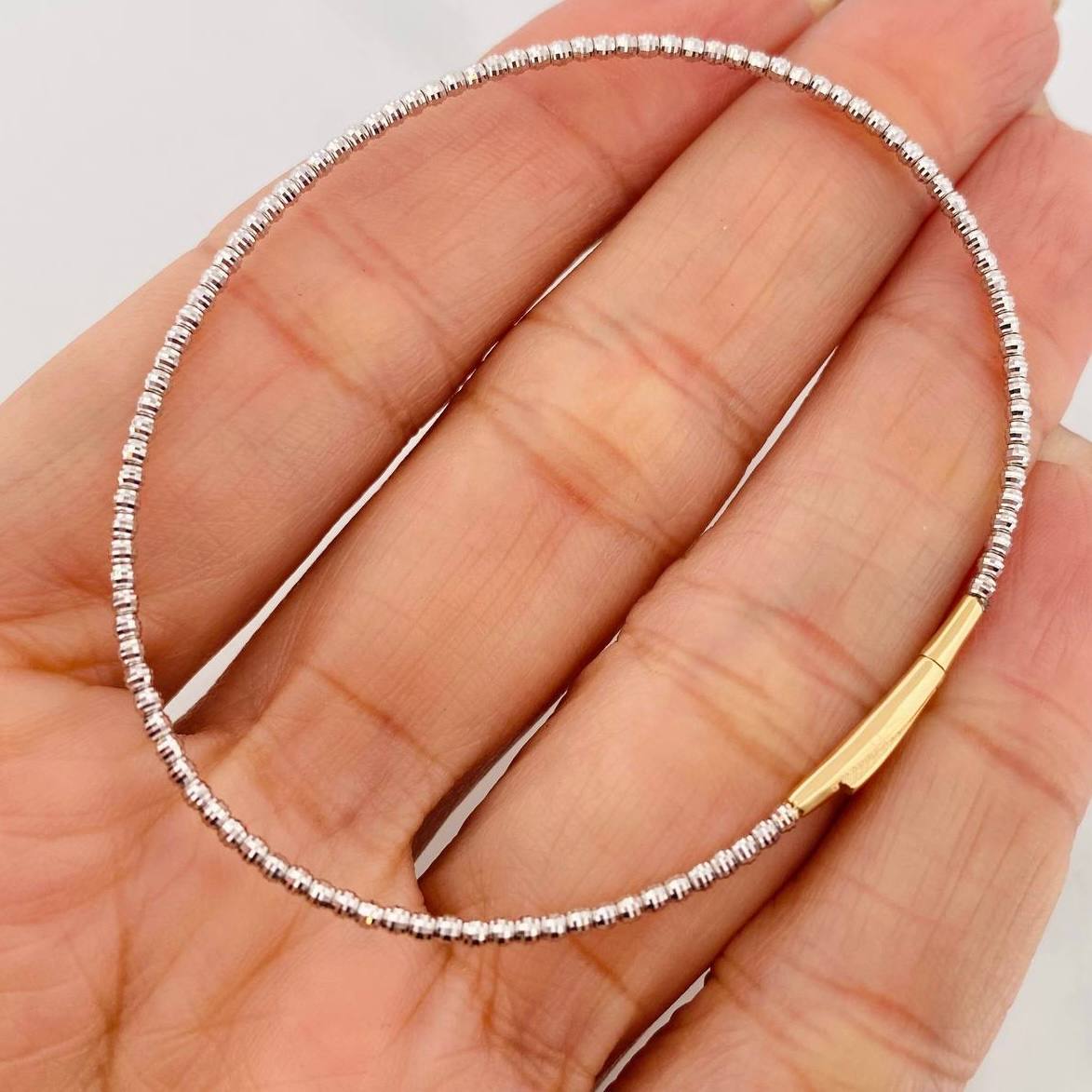 Diamond Cut Hoop Bracelet 2.55 g / 6 3/4 in / 1.65 mm 18K White Gold