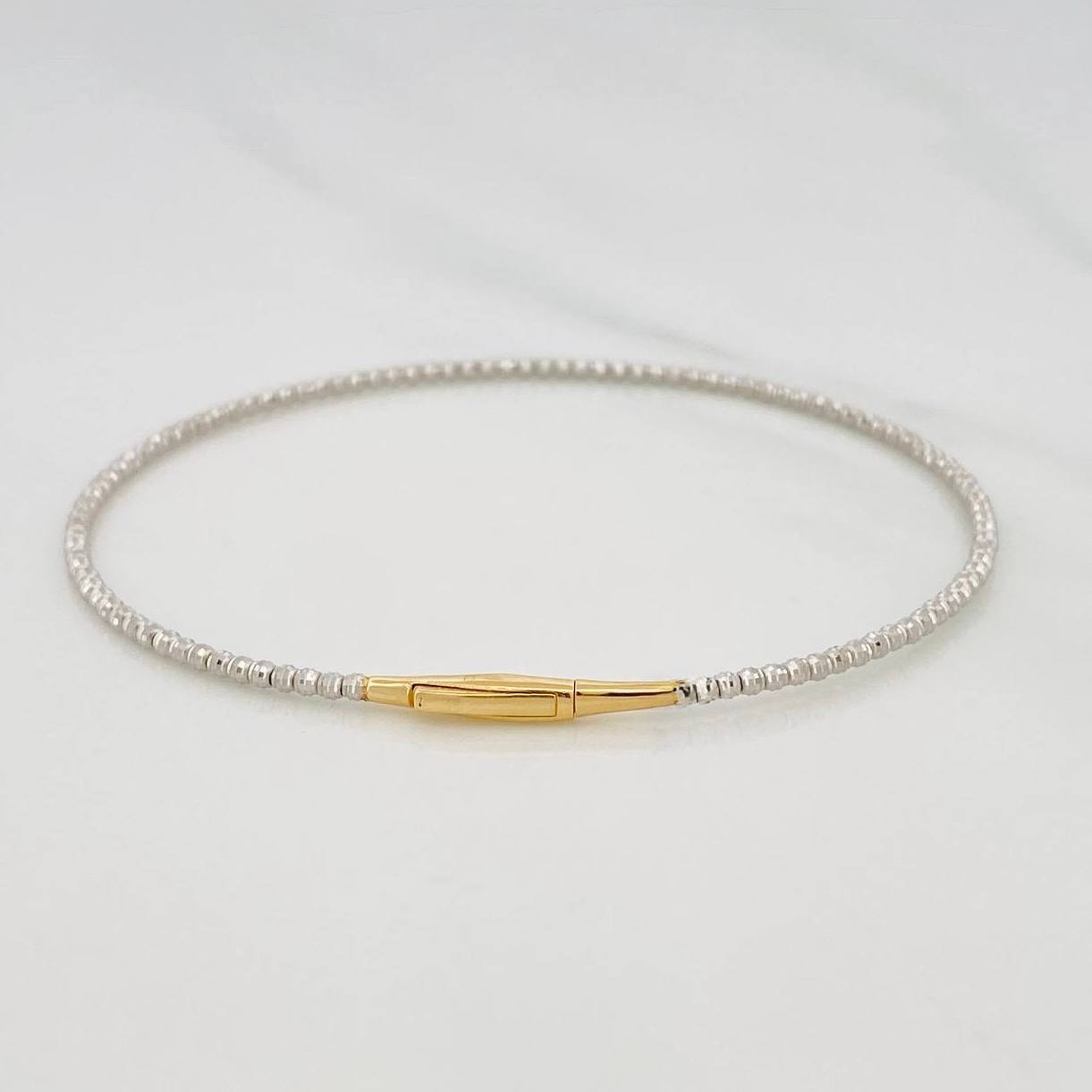 Diamond Cut Hoop Bracelet 2.55 g / 6 3/4 in / 1.65 mm 18K White Gold