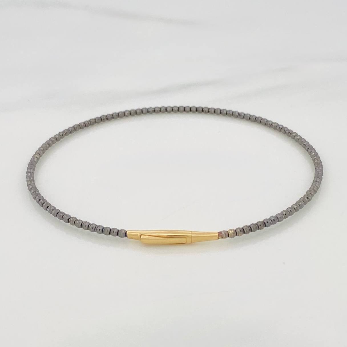 Diamond Cut Bracelet Hoop 2.75 g / 7 in / 1.7 mm Two-Tone Black Yellow 18K