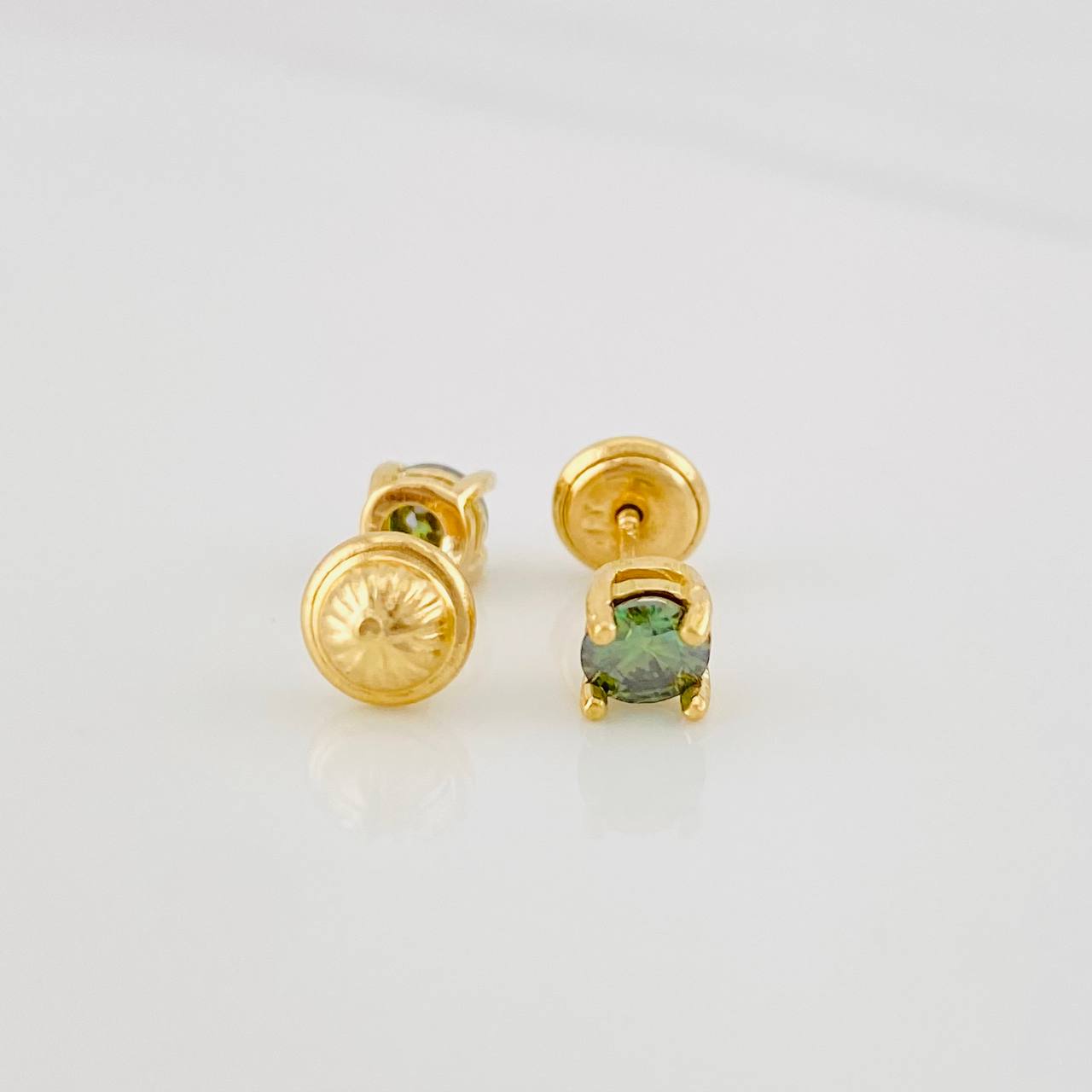 Topos Cuatro Garras Moisanita 33 pts 1.2g / in / 4.5mm Oro Amarillo 18K
