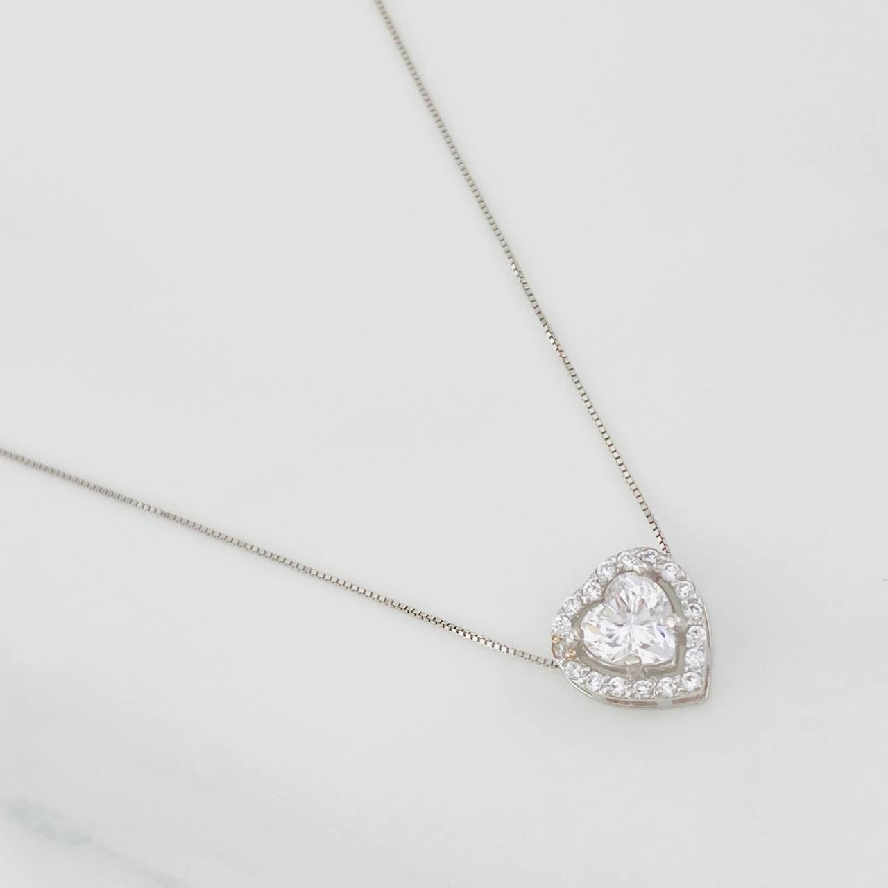 Cadena Veneciana Corazon Moisanita 1.18 qts 2.25g / 18 in / 0.7mm Oro Blanco 18K