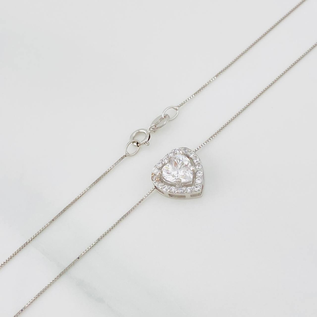 Cadena Veneciana Corazon Moisanita 1.18 qts 2.25g / 18 in / 0.7mm Oro Blanco 18K