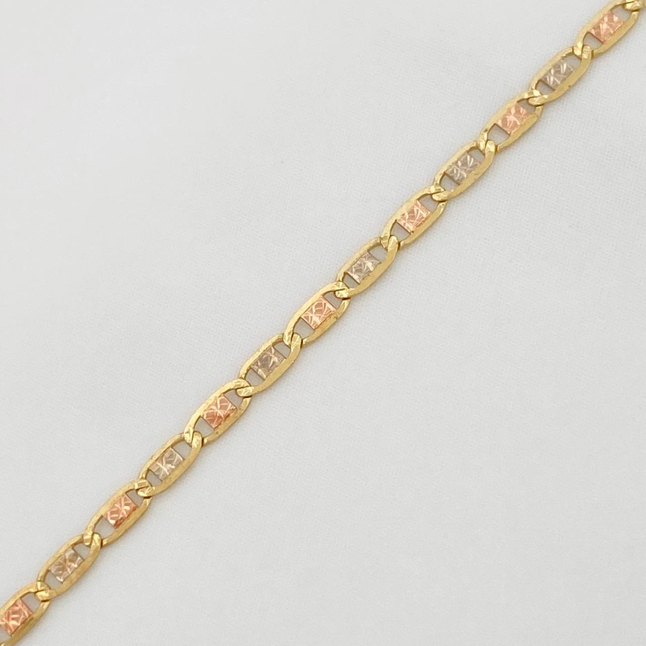 Cadena Escalera Plana 2gr / 17 3/4 in / 1.65mm Tres Oros +3 18K $