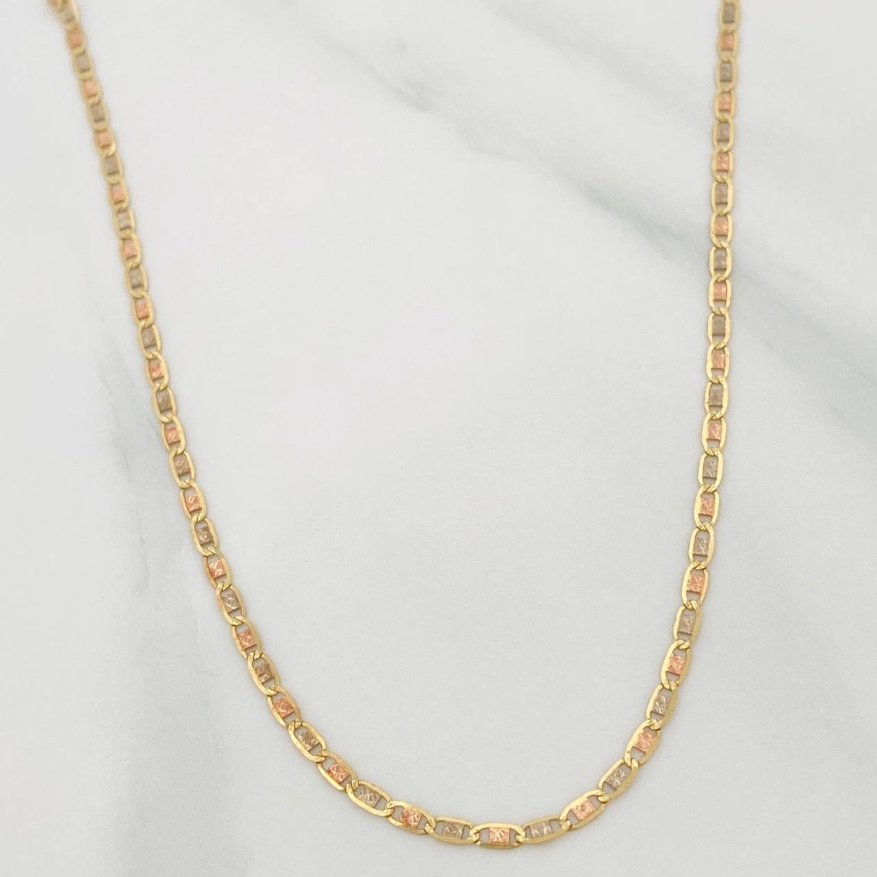 Cadena Escalera Plana 2gr / 17 3/4 in / 1.65mm Tres Oros +3 18K $