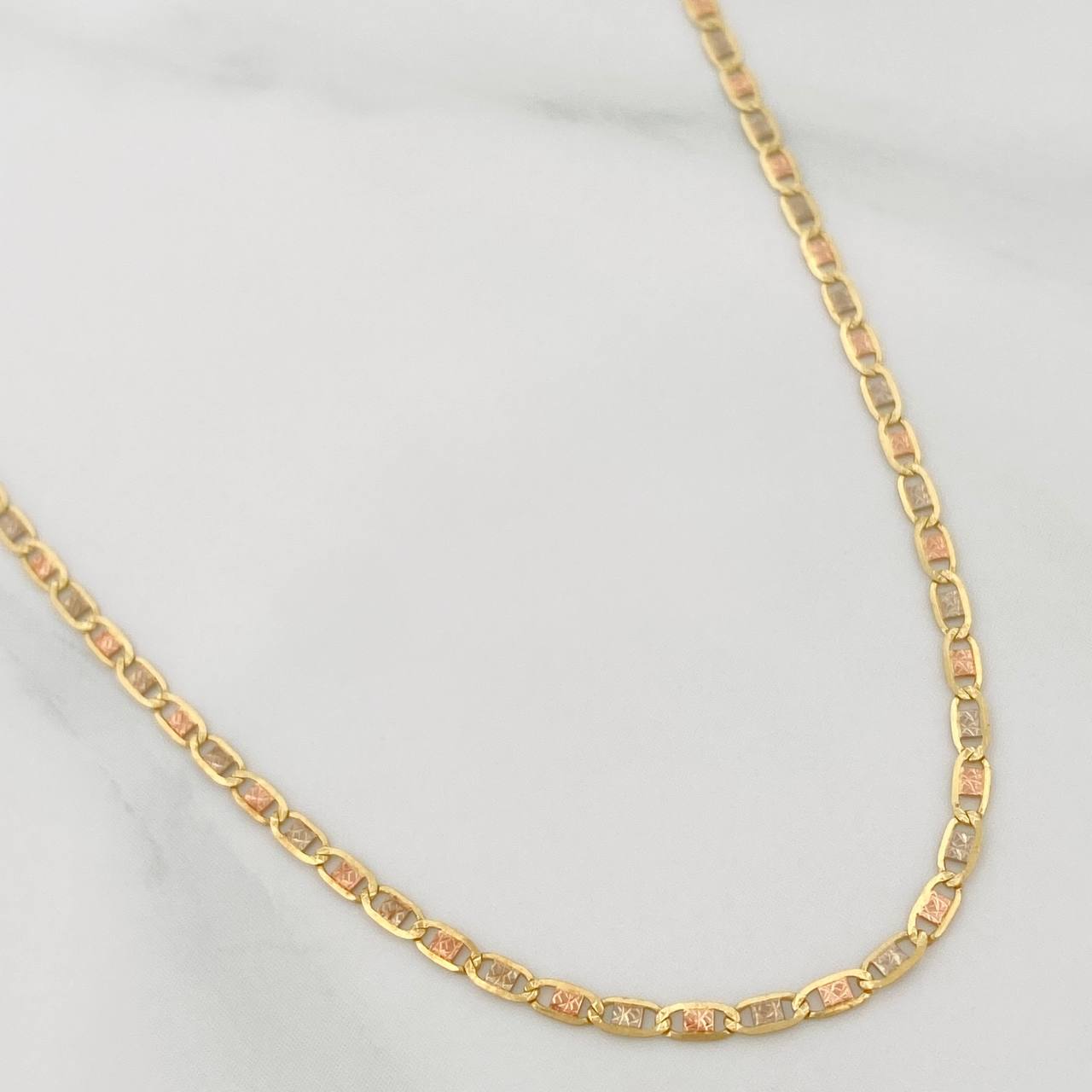 Cadena Escalera Plana 2gr / 17 3/4 in / 1.65mm Tres Oros +3 18K $