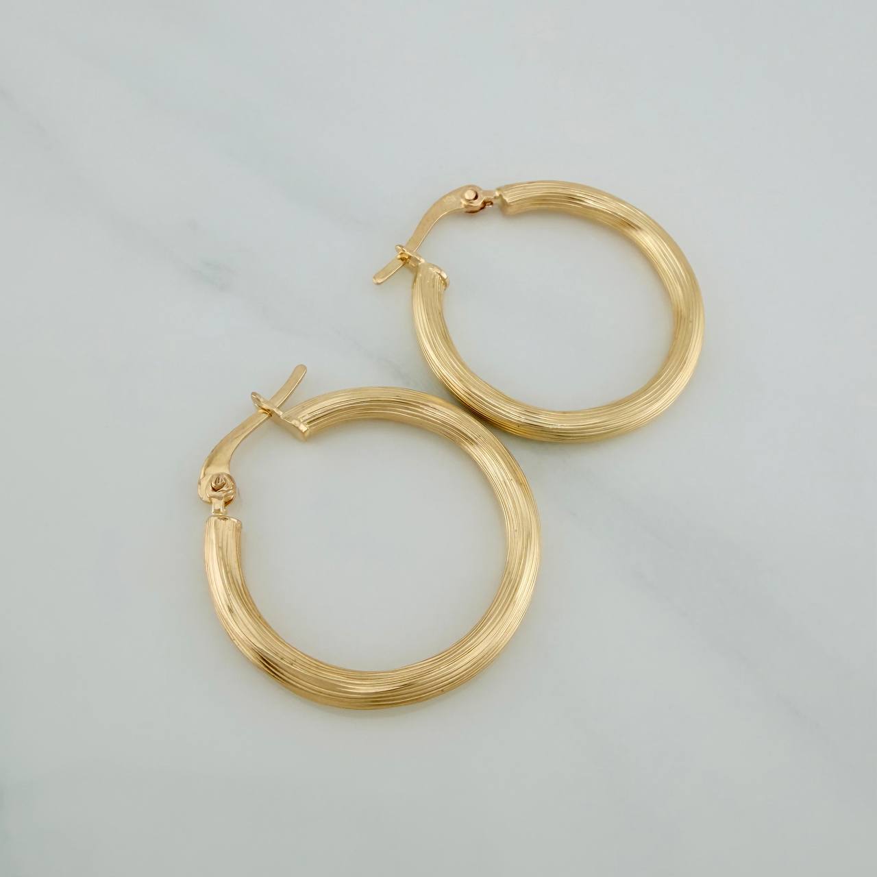 Hoop Earrings Jeisel 2.1gr / 1 in / Yellow Gold 18K %