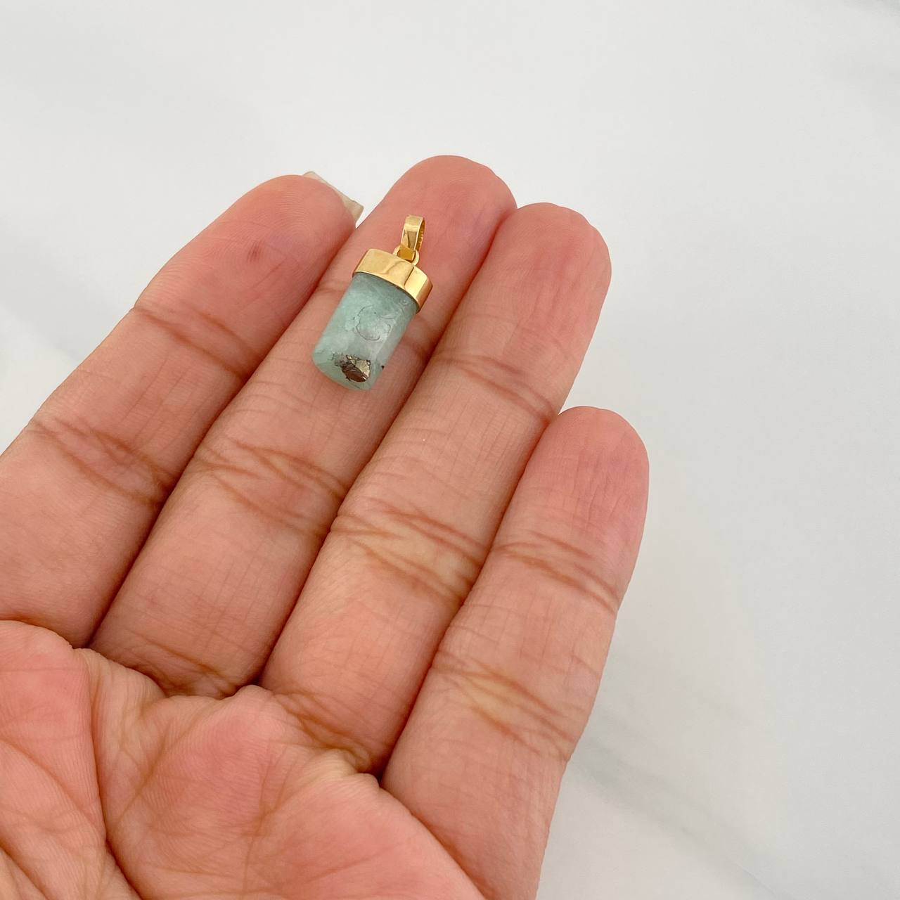 Dije Morralla Esmeralda 0.8g / 3/4 in Oro Amarillo 18K