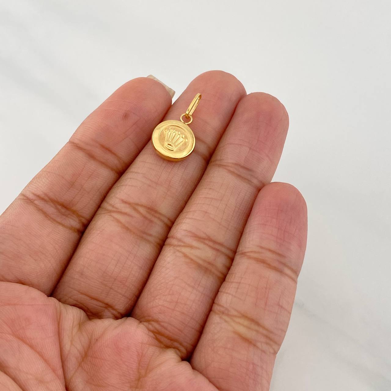 Dije Corona 0.6g / 3/4 in Oro Amarillo 18K