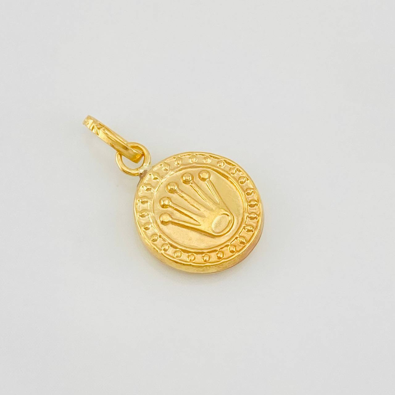 Dije Corona Texturizado 0.5g / 3/4 in Oro Amarillo 18K