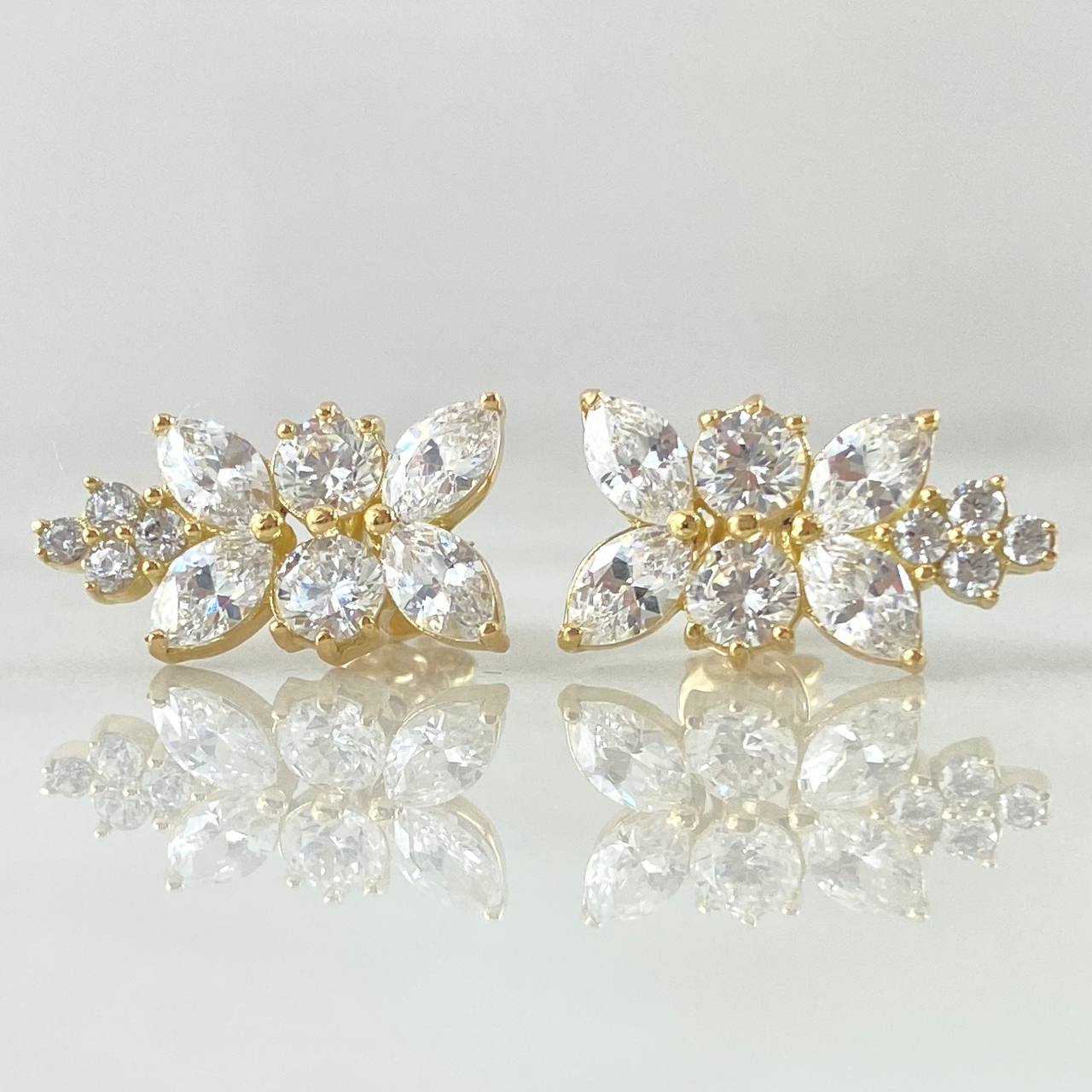 Leaf Set in Sequence - Stud Earrings 1.3cm (0.5in) - Ring Size 6 1/2 5.3gr White Zircons Special Birth 18K Gold