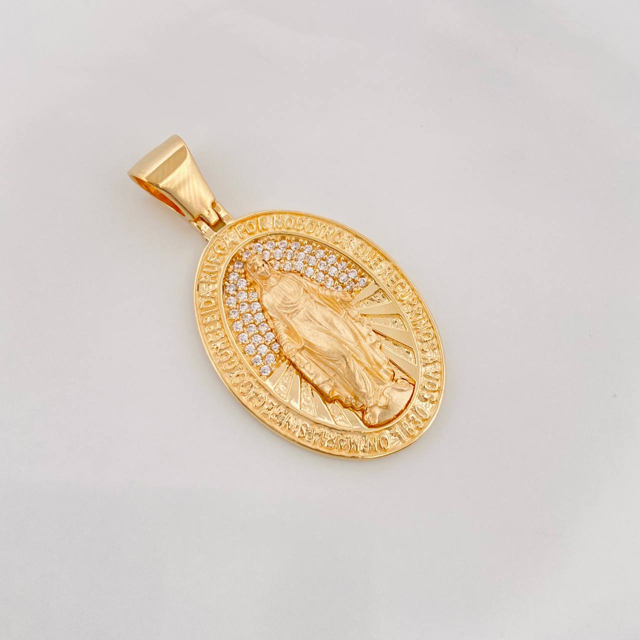 Pendant Miraculous Virgin 7.35g / 1 1/2 in Yellow Gold 18K