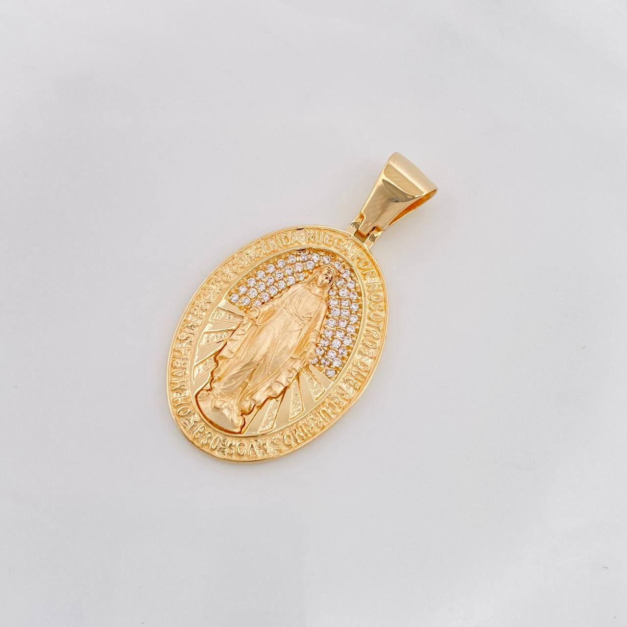Pendant Miraculous Virgin 7.35g / 1 1/2 in Yellow Gold 18K