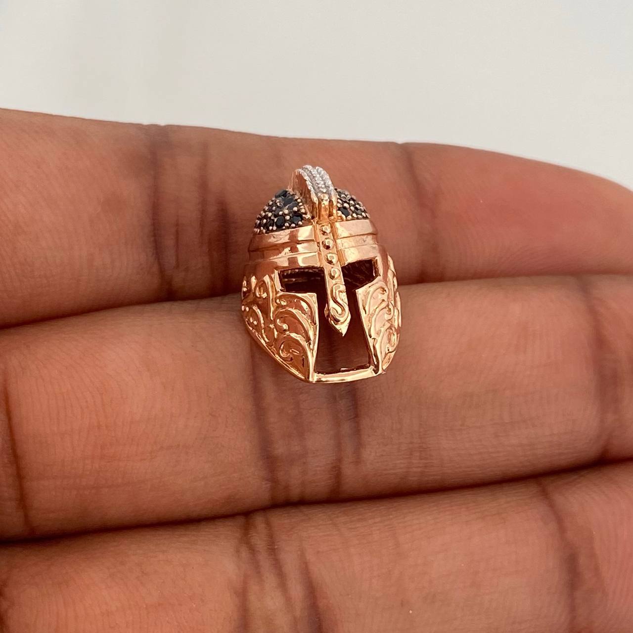 Charm Spartan Helmet 3.65gr / 1/2 in / Two-Tone White Rose 18K Gold %