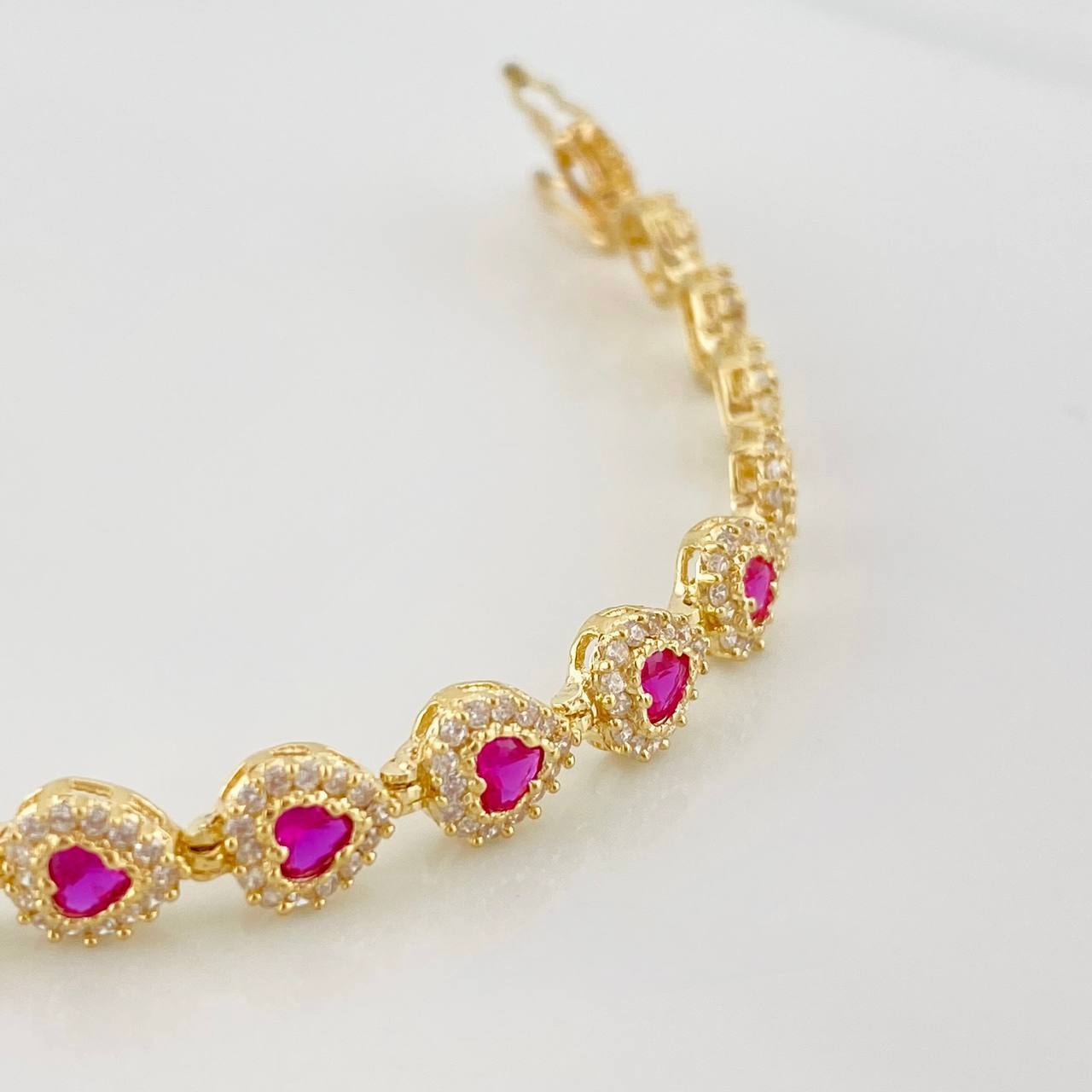 Tennis Bracelet Heart 11.5g / 6 1/4 in / 6.27mm Yellow Gold 18K