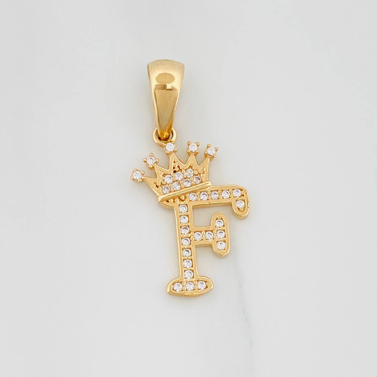 Dije Corona Letra F 1.55 g / 1 in Oro Amarillo 18K