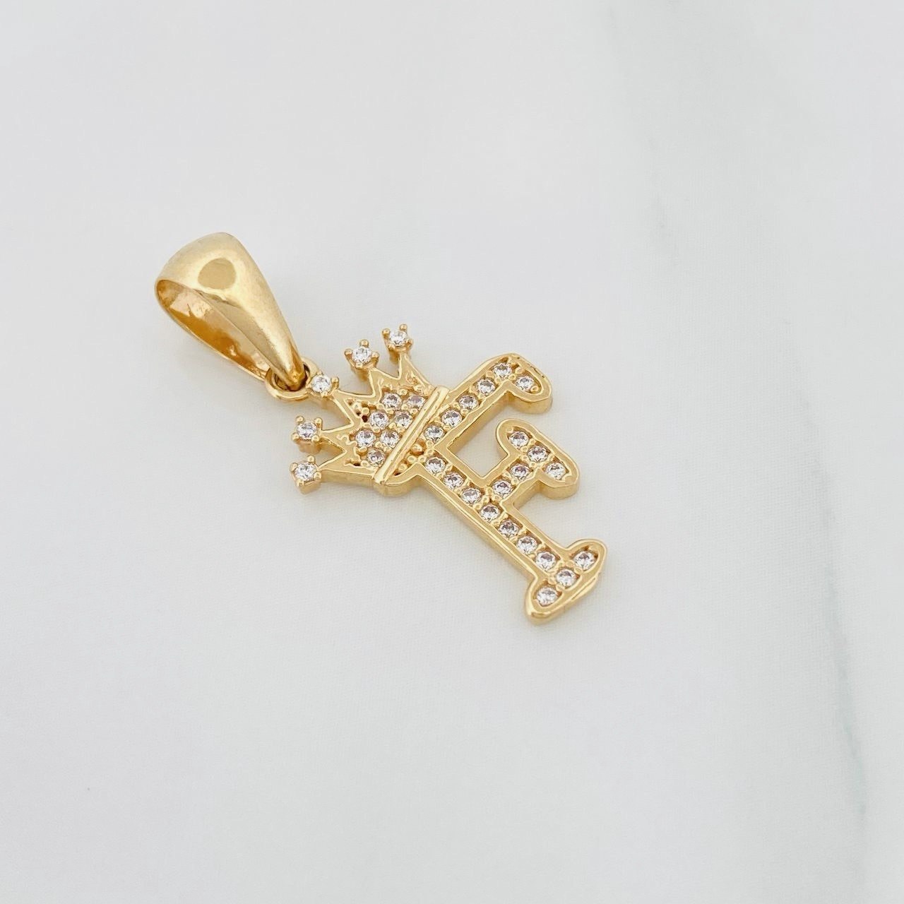 Dije Corona Letra F 1.55 g / 1 in Oro Amarillo 18K