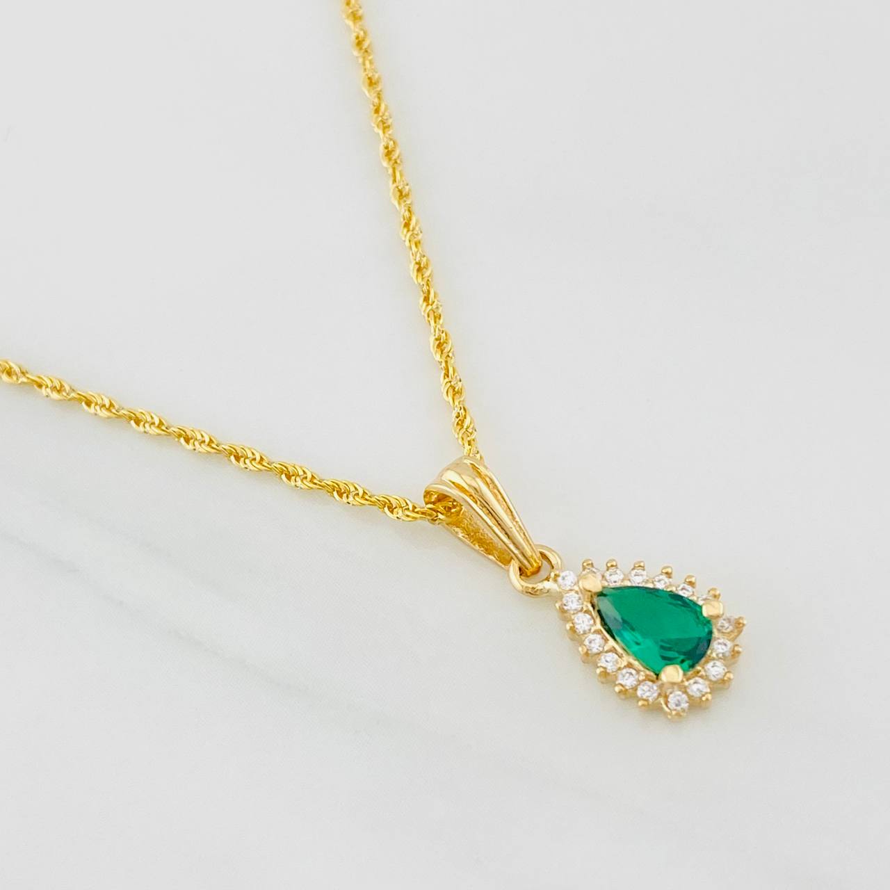 Set Cadena Lazo + Dije Halo Lagrima / 2g / 18 in Oro Amarillo 18K