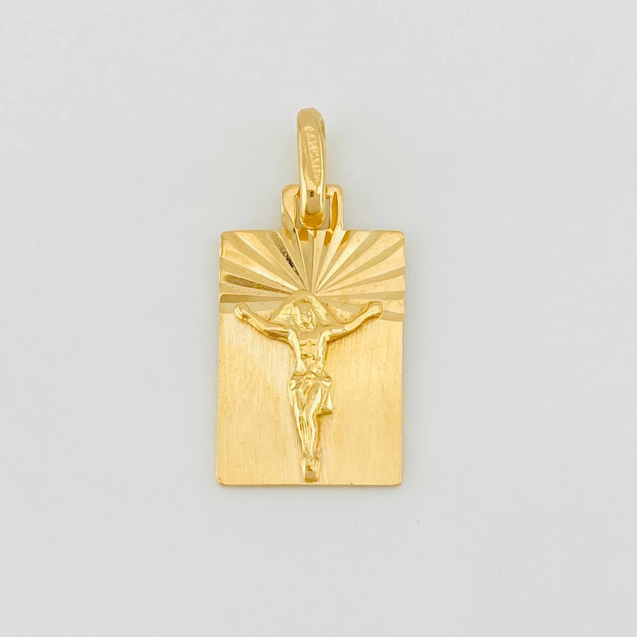 Christ Pendant 2.9g / 1 in Yellow Gold 18K