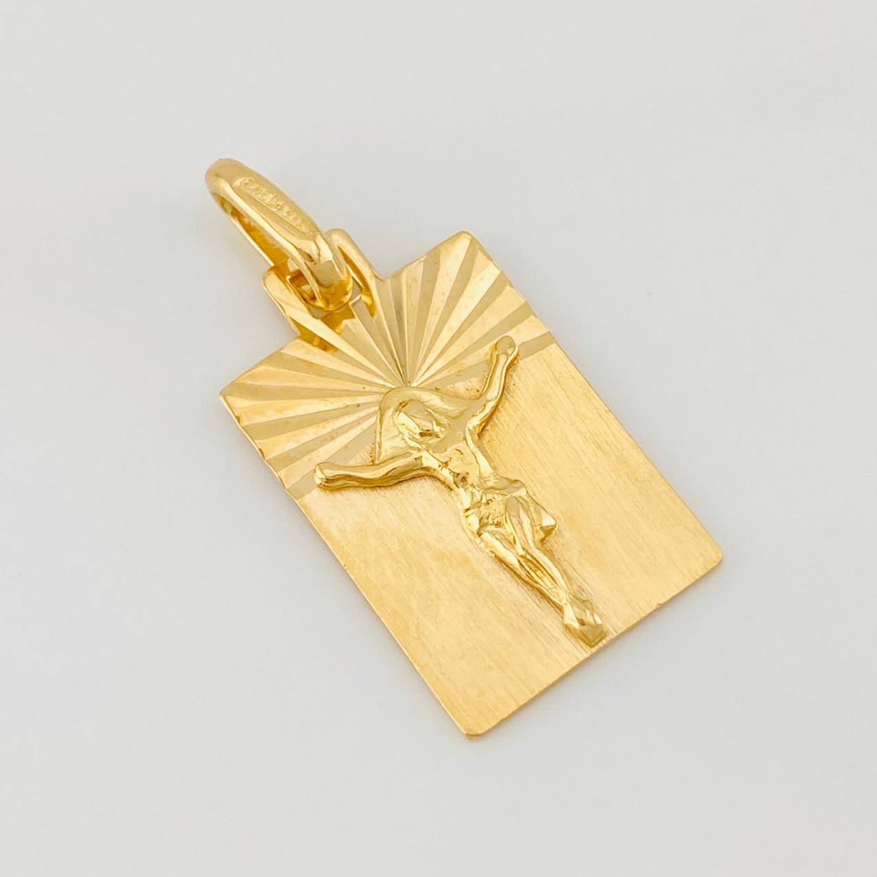 Christ Pendant 2.9g / 1 in Yellow Gold 18K